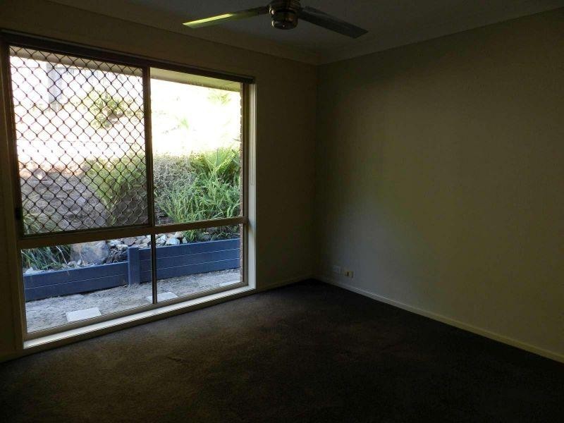 9 Pinemount Crescent, Oxenford QLD 4210