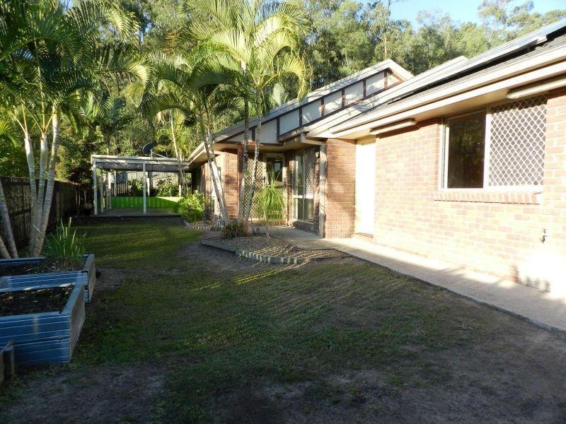 9 Pinemount Crescent, Oxenford QLD 4210