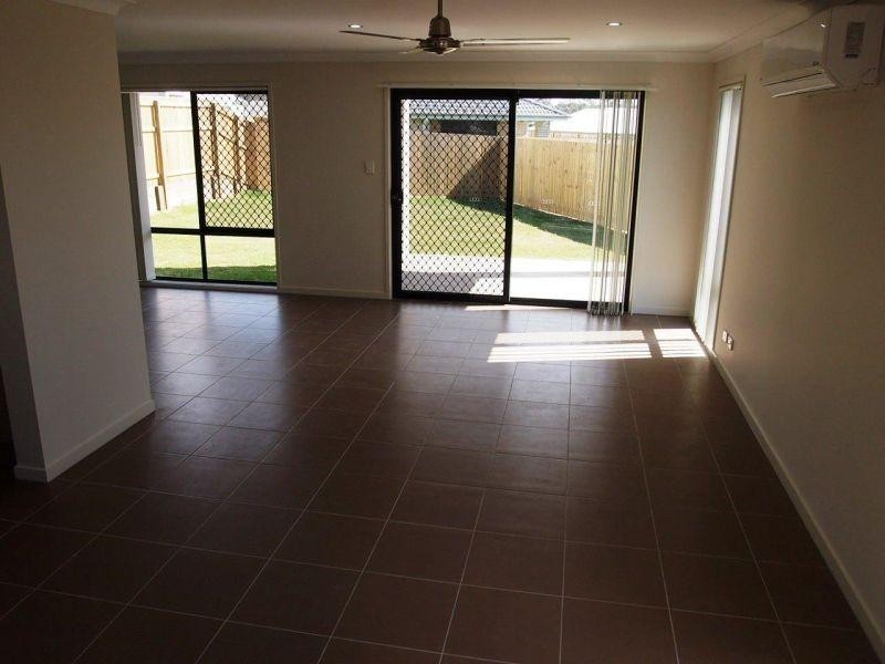 17 John Crescent, Pimpama QLD 4209