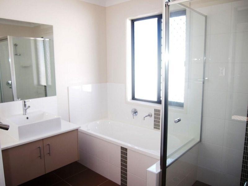 17 John Crescent, Pimpama QLD 4209