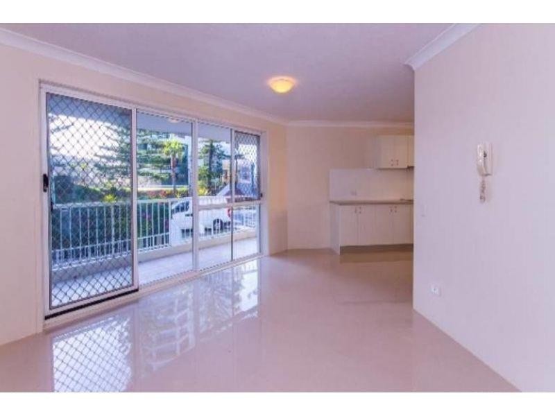 1/65 Old Burleigh Road, Surfers Paradise QLD 4217