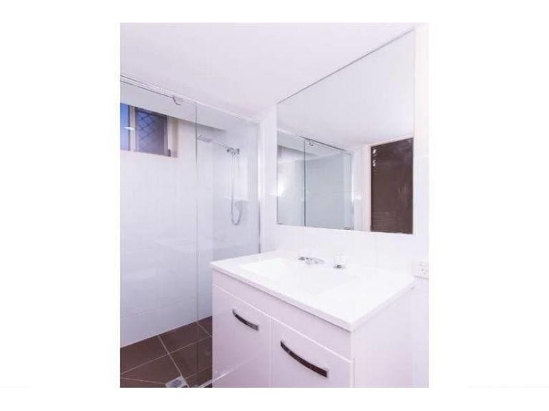 1/65 Old Burleigh Road, Surfers Paradise QLD 4217