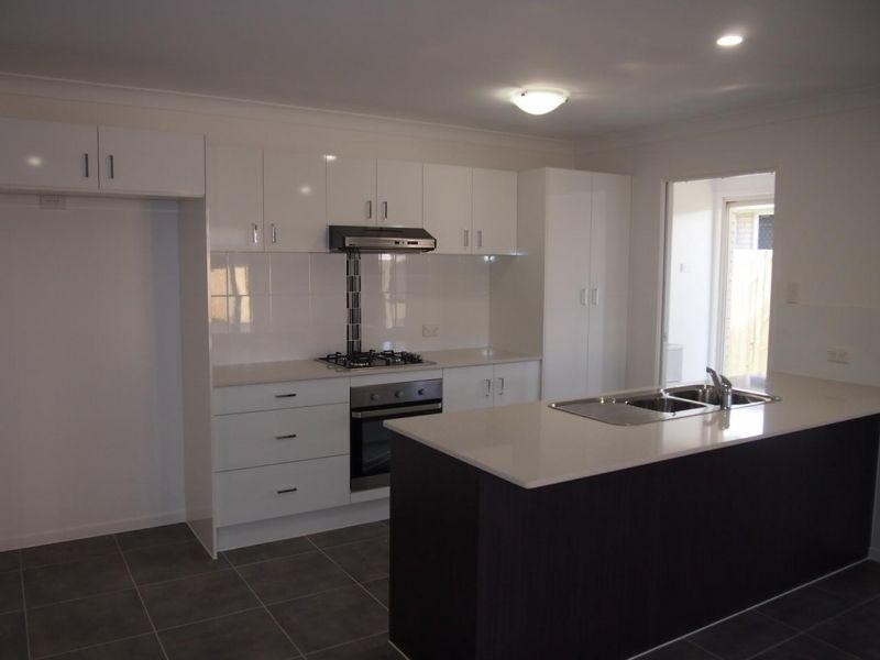 16 Steven Crescent, Pimpama QLD 4209