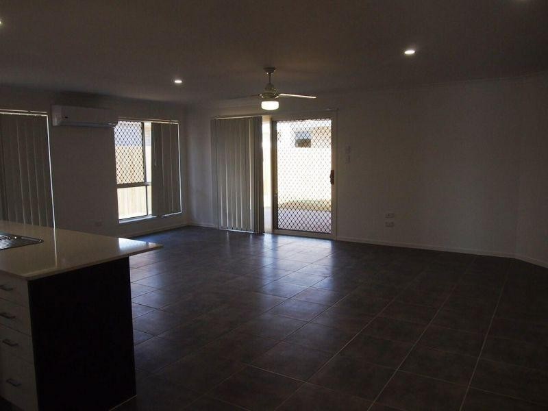 16 Steven Crescent, Pimpama QLD 4209