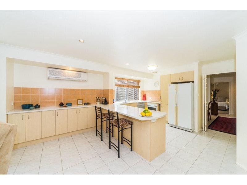 15 Penrith Court, Helensvale QLD 4212