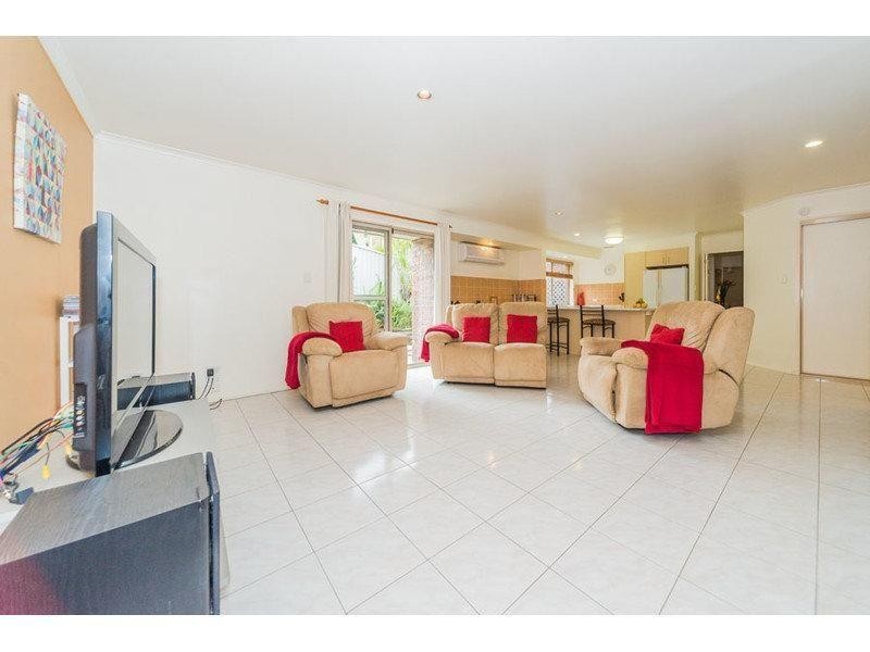 15 Penrith Court, Helensvale QLD 4212