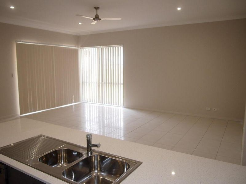 6 Rickard Close, Pimpama QLD 4209