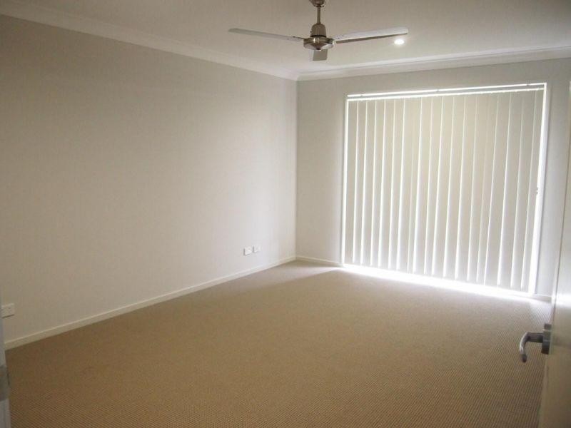 8 Rickard Close, Pimpama QLD 4209