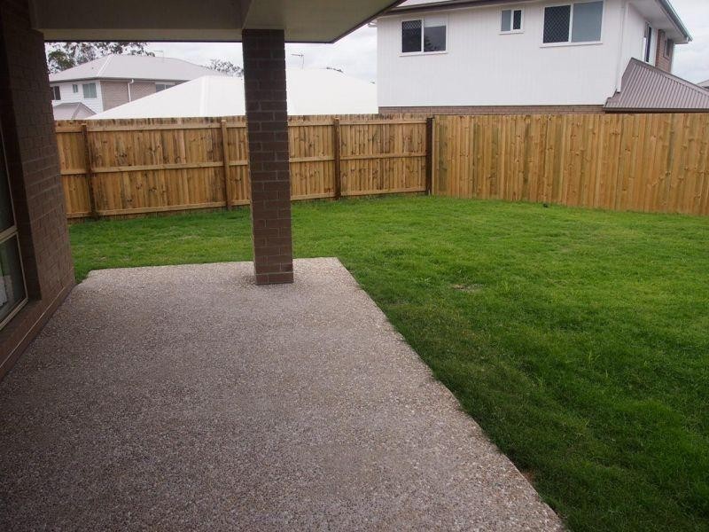 8 Rickard Close, Pimpama QLD 4209