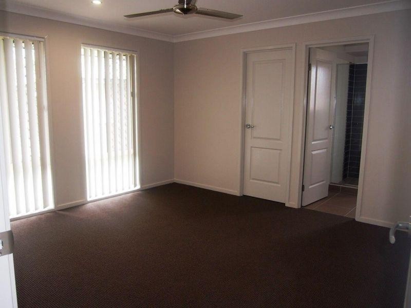 7 Rickard Close, Pimpama QLD 4209