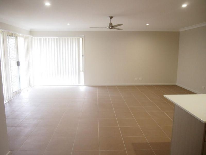 7 Rickard Close, Pimpama QLD 4209