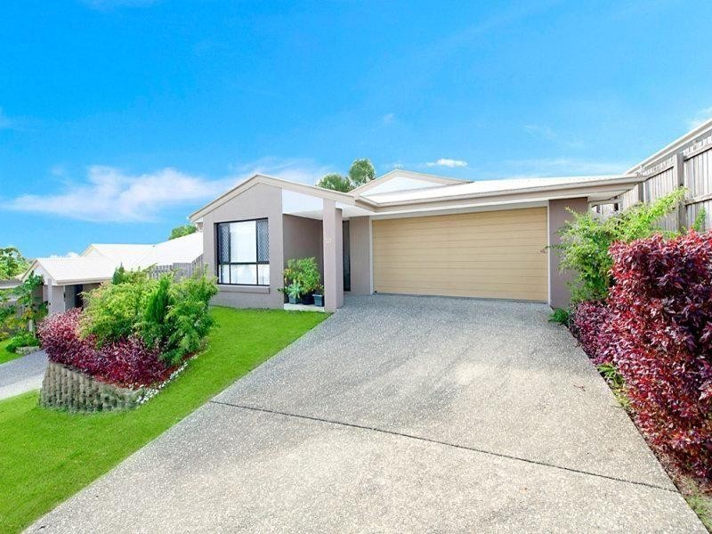 30 Rise Circuit, Pacific Pines QLD 4211