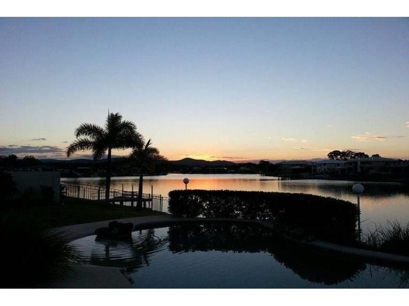16 Parkwater Point, Helensvale QLD 4212