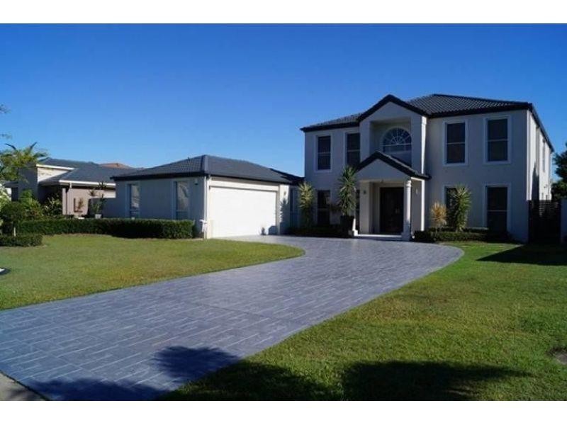 16 Parkwater Point, Helensvale QLD 4212