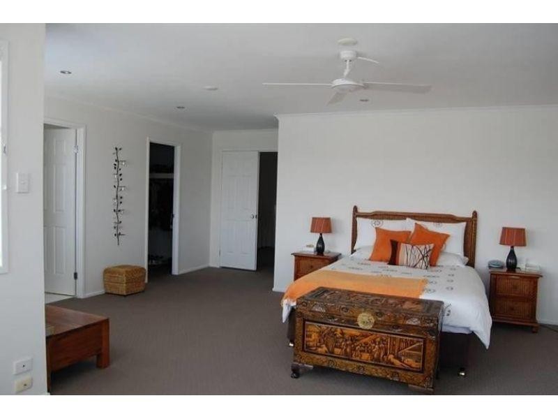 16 Parkwater Point, Helensvale QLD 4212