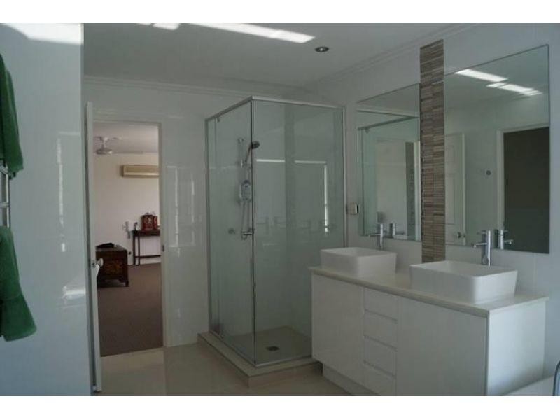 16 Parkwater Point, Helensvale QLD 4212
