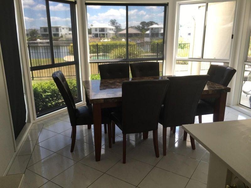 16 Parkwater Point, Helensvale QLD 4212