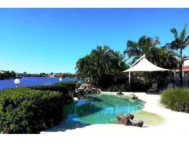 16 Parkwater Point, Helensvale QLD 4212