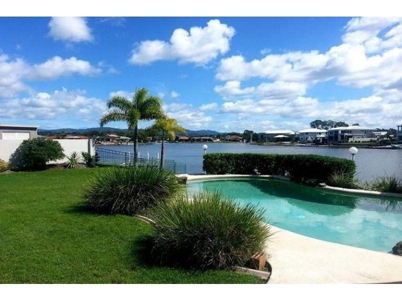 16 Parkwater Point, Helensvale QLD 4212