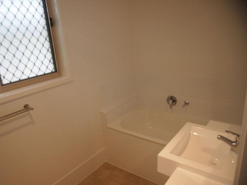 16 McVeigh Street, Pimpama QLD 4209