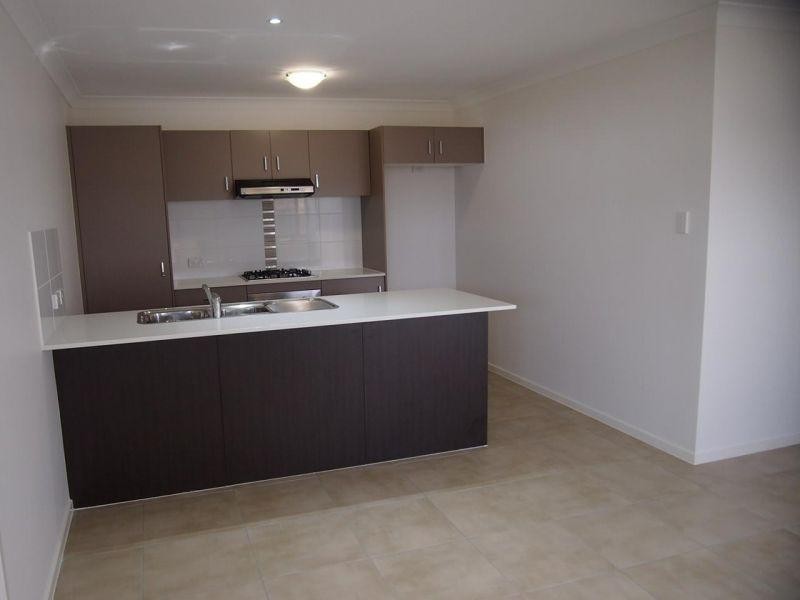 16 McVeigh Street, Pimpama QLD 4209