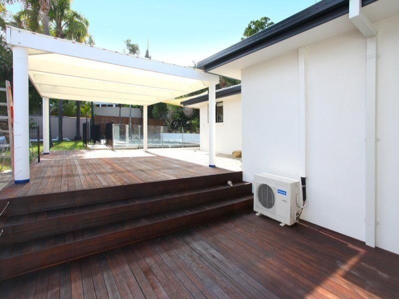 10 Ocean View Street, Benowa QLD 4217