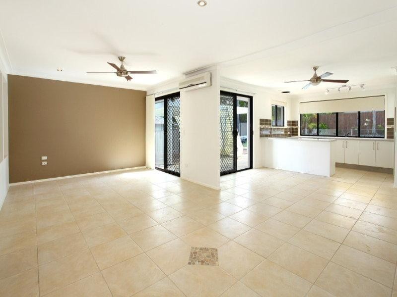 10 Ocean View Street, Benowa QLD 4217