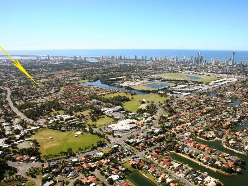 10 Ocean View Street, Benowa QLD 4217