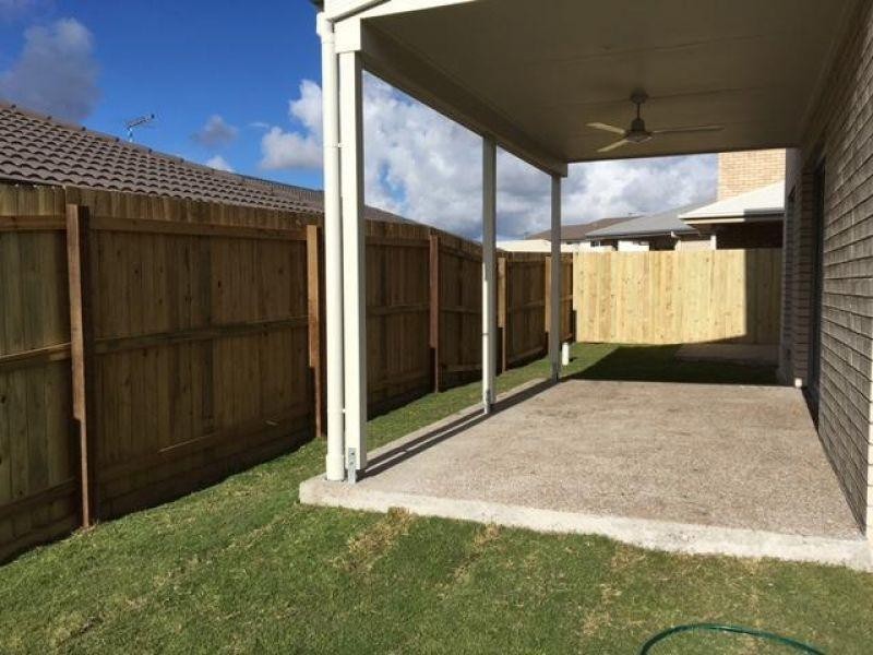 2 Rickard Close, Pimpama QLD 4209