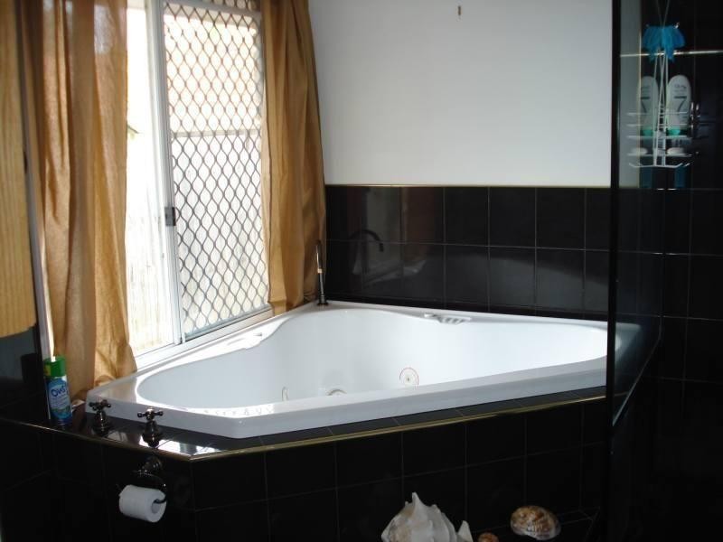 8 Maidstone Place, Parkwood QLD 4214