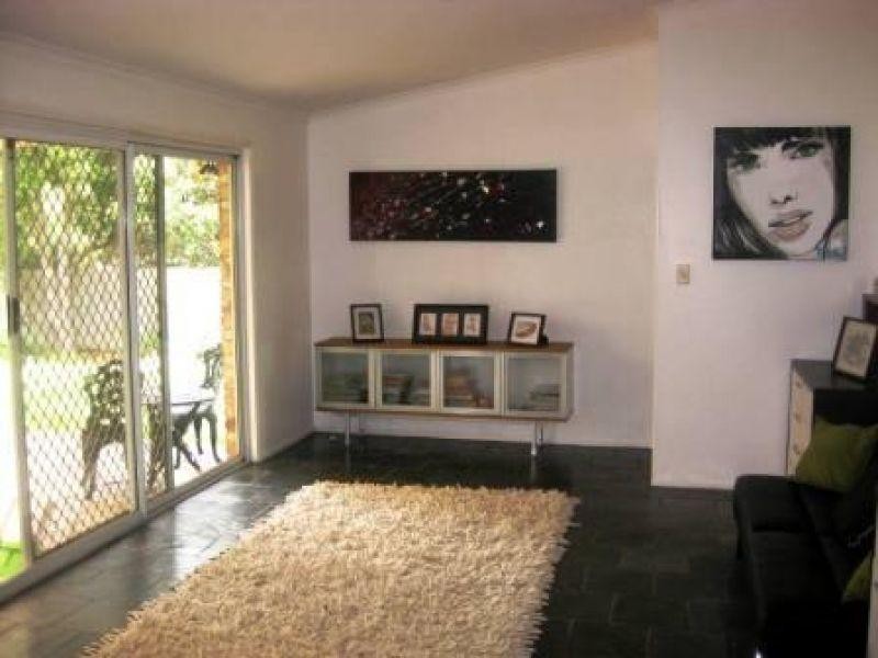 8 Maidstone Place, Parkwood QLD 4214