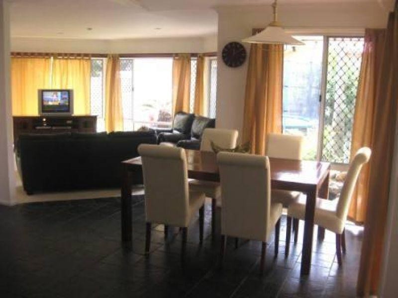 8 Maidstone Place, Parkwood QLD 4214