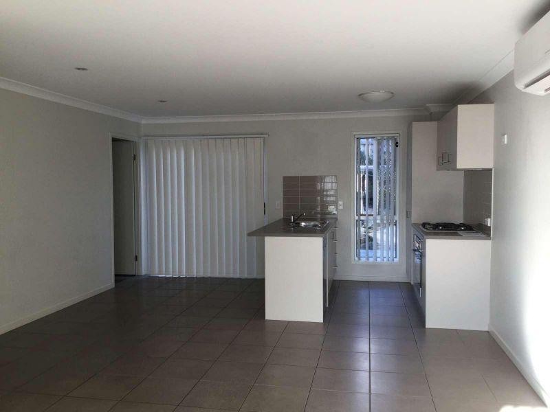 2/7 Copper Parade, Pimpama QLD 4209