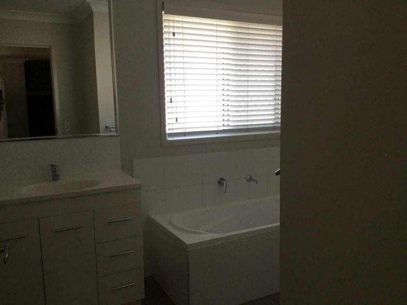 2/7 Copper Parade, Pimpama QLD 4209