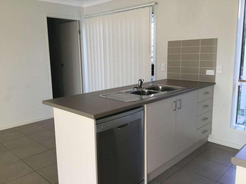 2/7 Copper Parade, Pimpama QLD 4209