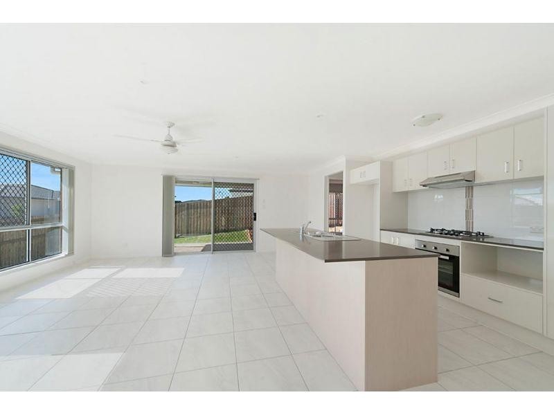 8 Rothbury Terrace, Pimpama QLD 4209