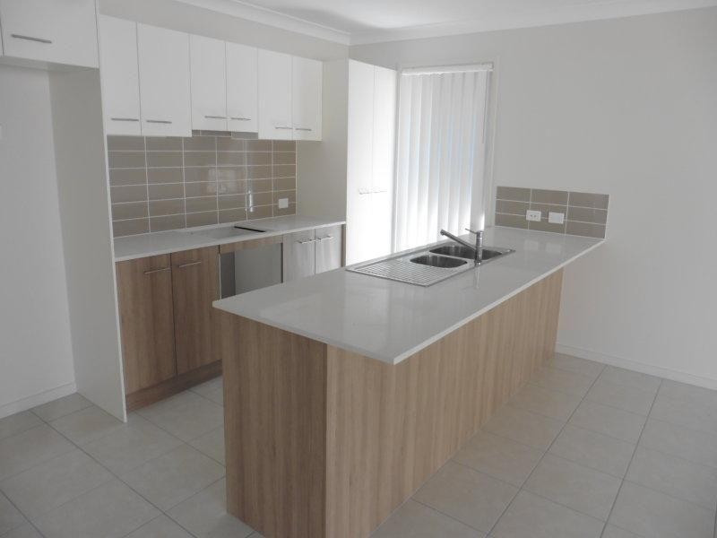 4 Vista Crescent, Pimpama QLD 4209