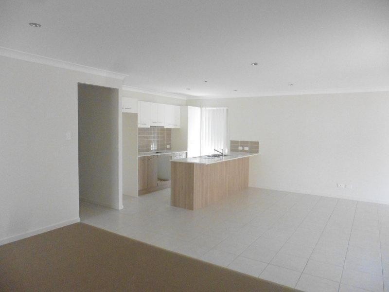 4 Vista Crescent, Pimpama QLD 4209