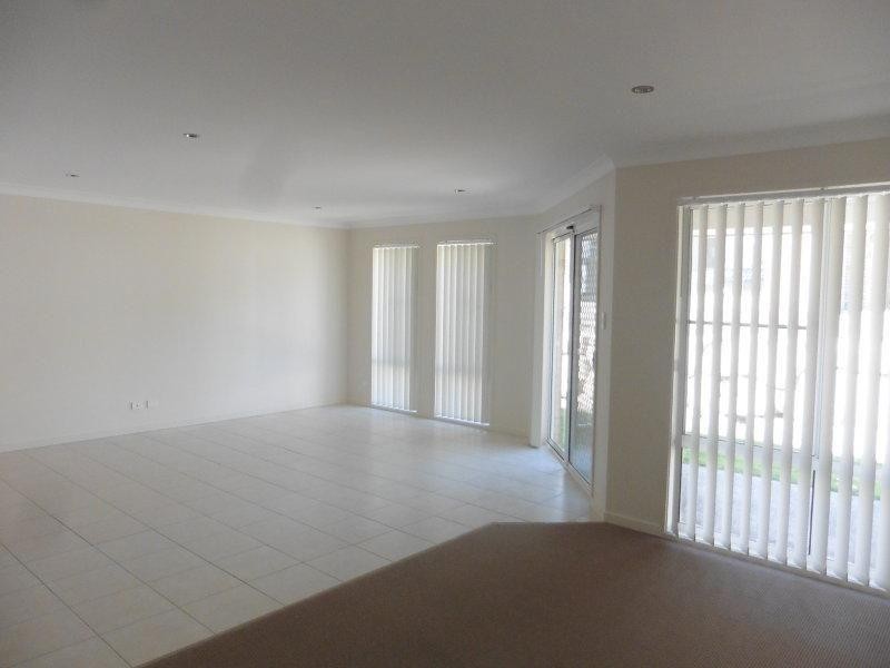 4 Vista Crescent, Pimpama QLD 4209