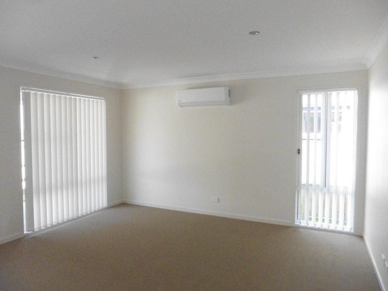 4 Vista Crescent, Pimpama QLD 4209