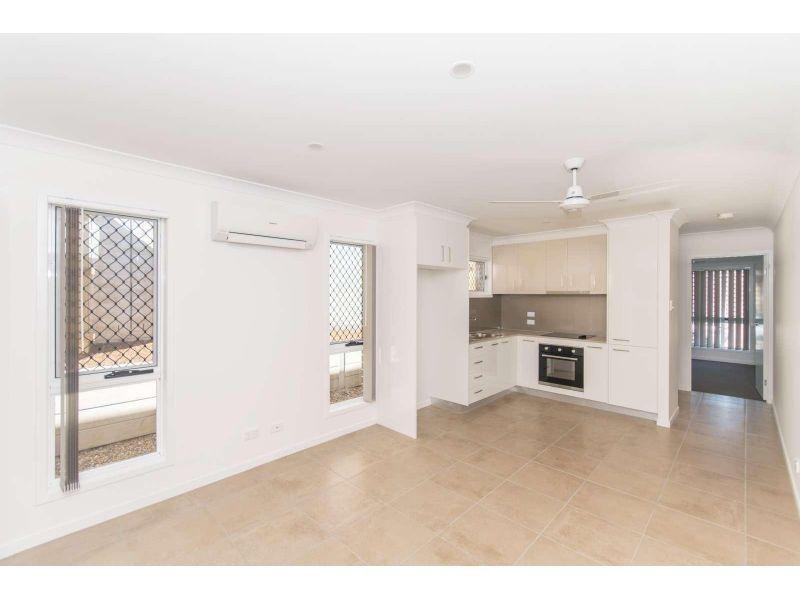 2/13 Leabrook Place, Pimpama QLD 4209