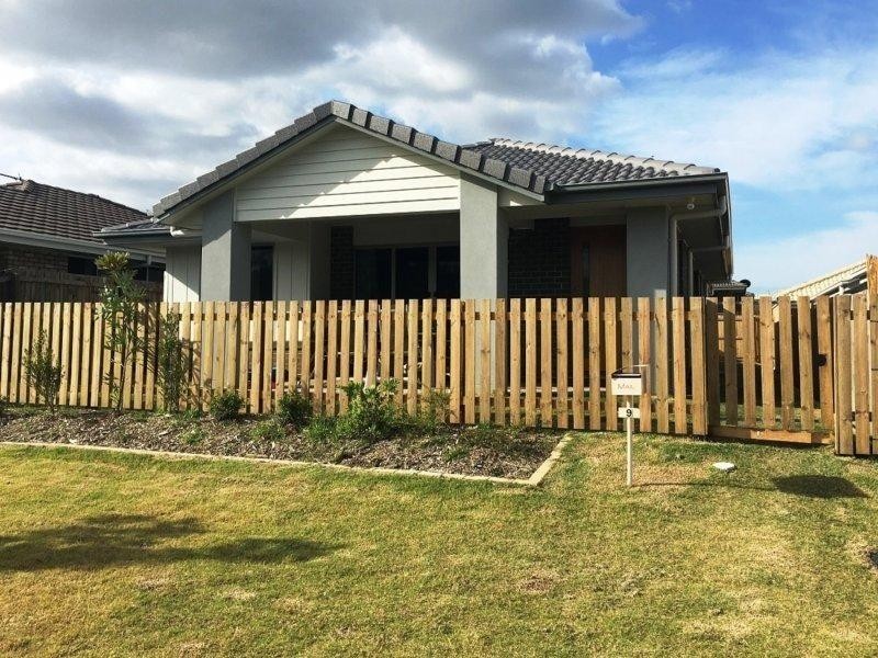 9 Damian Leeding Way, Upper Coomera QLD 4209