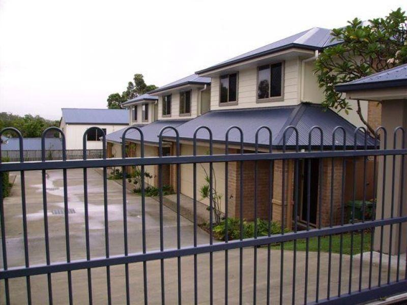 2/15 Harley Street, Labrador QLD 4215