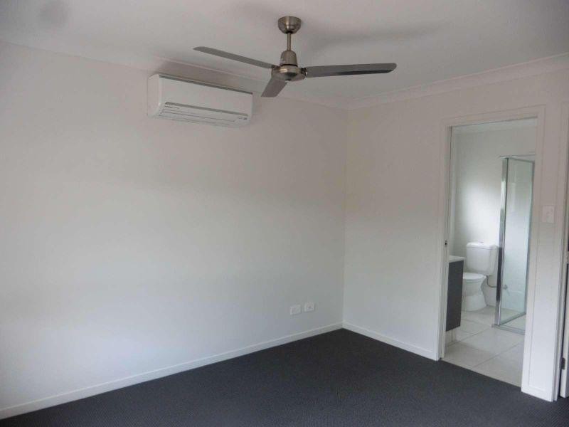 55 MacIntyre Parade, Pacific Pines QLD 4211