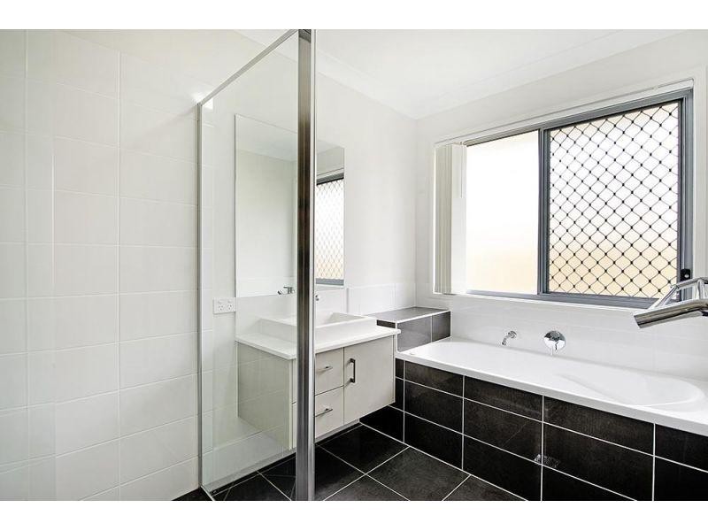 81 Dixon Drive, Pimpama QLD 4209