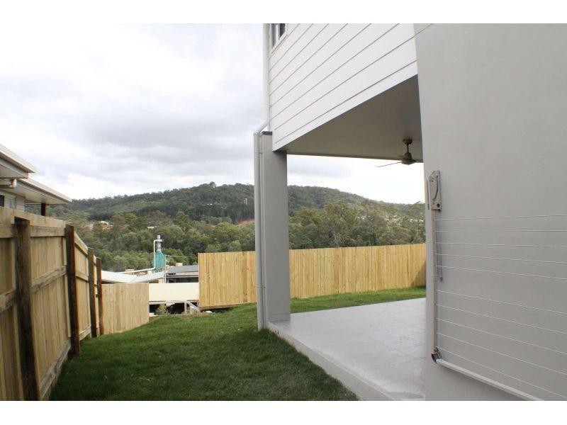 75 Macintyre Parade, Pacific Pines QLD 4211
