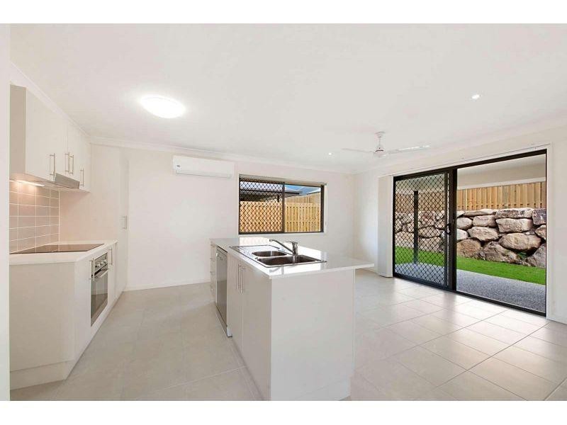 35 Flora Street, Pimpama QLD 4209