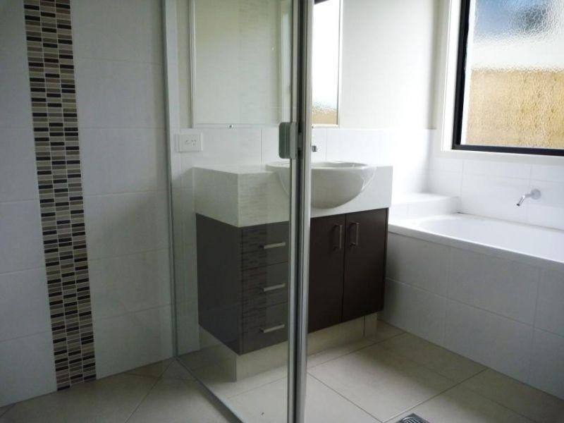 2 Adelong Close, Upper Coomera QLD 4209