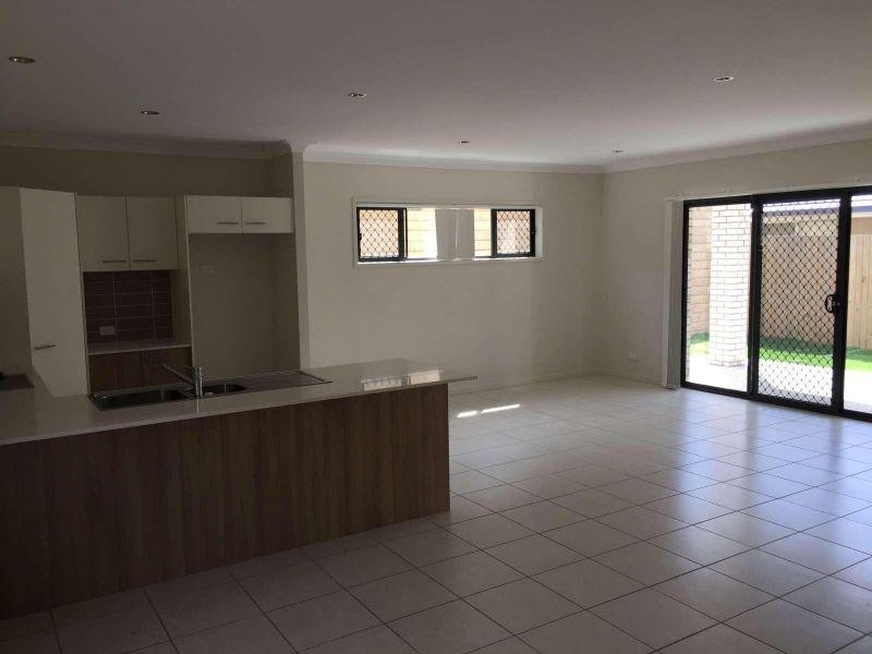 4 Hillsborough Place, Pimpama QLD 4209