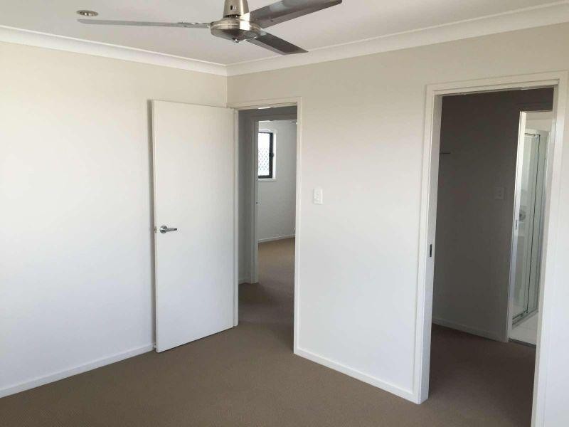 4 Hillsborough Place, Pimpama QLD 4209